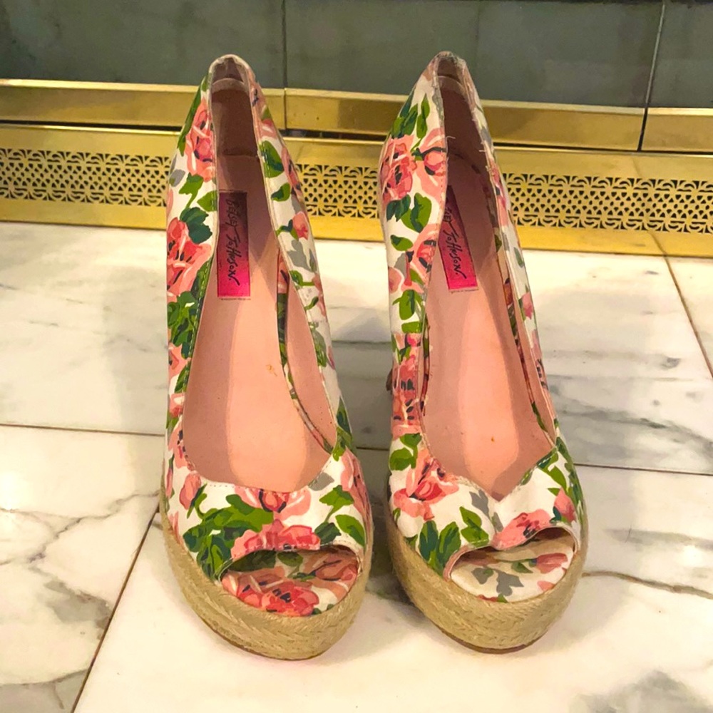 Cute Betsey Johnson wedges, pink floral pattern. Stylish for anywhere!!